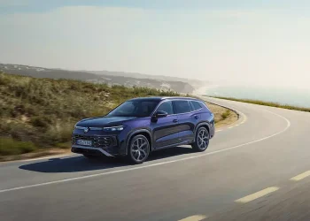 Volkswagen: Ιστορικό σχέδιο αναδιάρθρωσης με περικοπή 100.000 θέσεων εργασίας έως το 2030 – Στο μικροσκόπιο 4 γερμανικά εργοστάσια