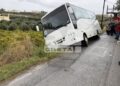 ΗΡΑΚΛΕΙΟ Εικόνα – σοκ με σχολικό λεωφορείο δεμένο σε… ελιά έτοιμο να τουμπάρει