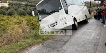 ΗΡΑΚΛΕΙΟ Εικόνα – σοκ με σχολικό λεωφορείο δεμένο σε… ελιά έτοιμο να τουμπάρει