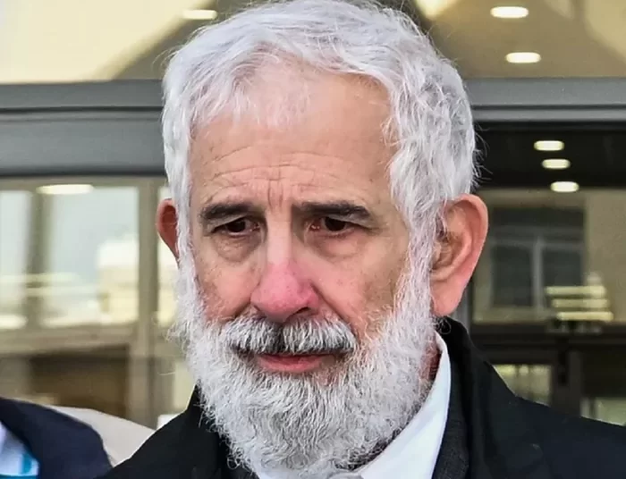 Έκρηξη Φιλιππίδη στο δικαστήριο κατά Μπιμπίλα: «Είσαι ένα ανέκδοτο, σου έκανα παρέα γιατί σε λυπόμουν» – Διεκόπη η δίκη