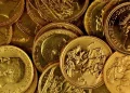 Απίστευτη απάτη: «Έκαναν φτερά» 4,7 εκατ. ευρώ σε χρυσές λίρες και κοσμήματα από 88χρονη