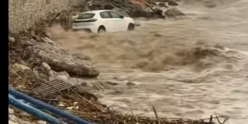 Νεκρός 62χρονος που παρασύρθηκε με το αυτοκίνητό του στη θάλασσα – Σε κατάσταση έκτακτης ανάγκης η Ρόδο